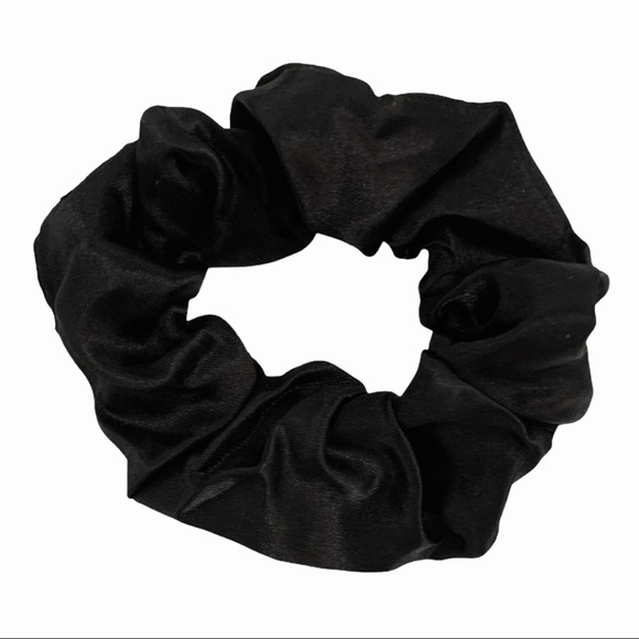 🍒2/20$ Satin Scrunchies Black Set of 3 NWOT - Picture 2 of 3